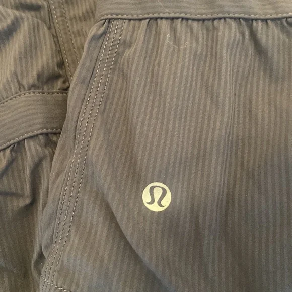 Lululemon athletica hooded anorak jacket - size 8 - Picture 3 of 5